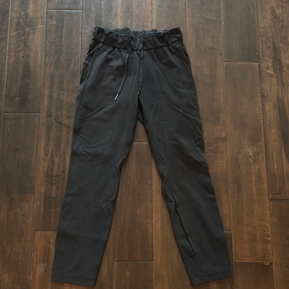 Lululemon Black On the Fly Pants, size 2. Missing tag.